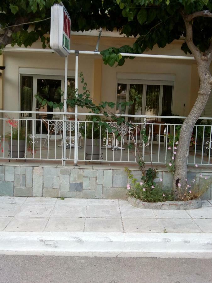 Hotel Ion Kaména Voúrla Eksteriør bilde